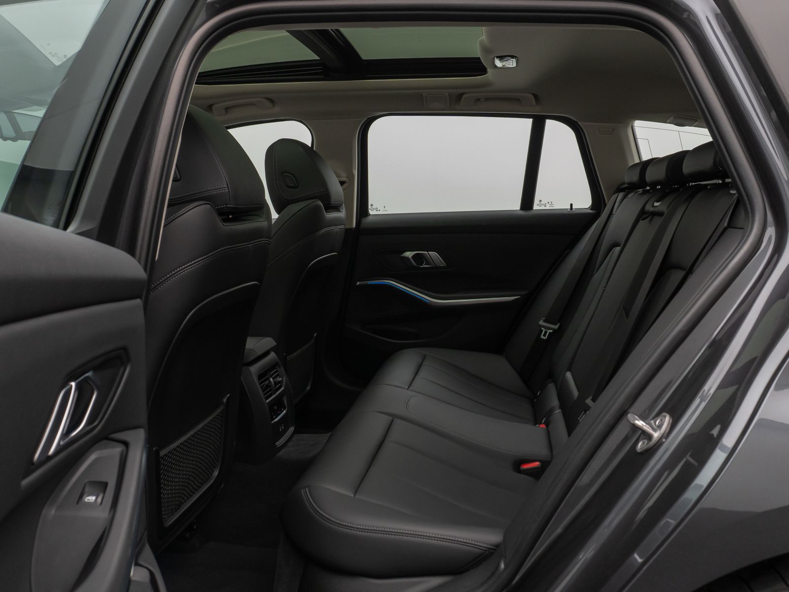 Fahrzeugabbildung BMW 320e Sport Line Panorama DAB CockPitPr PDC Alarm