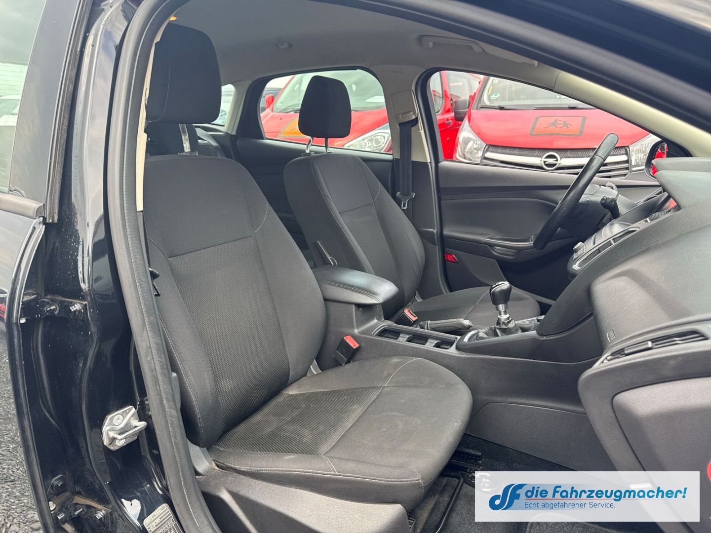 Fahrzeugabbildung Ford Focus Business Navi SHZ LenkradHZG *1502 *EXPORT
