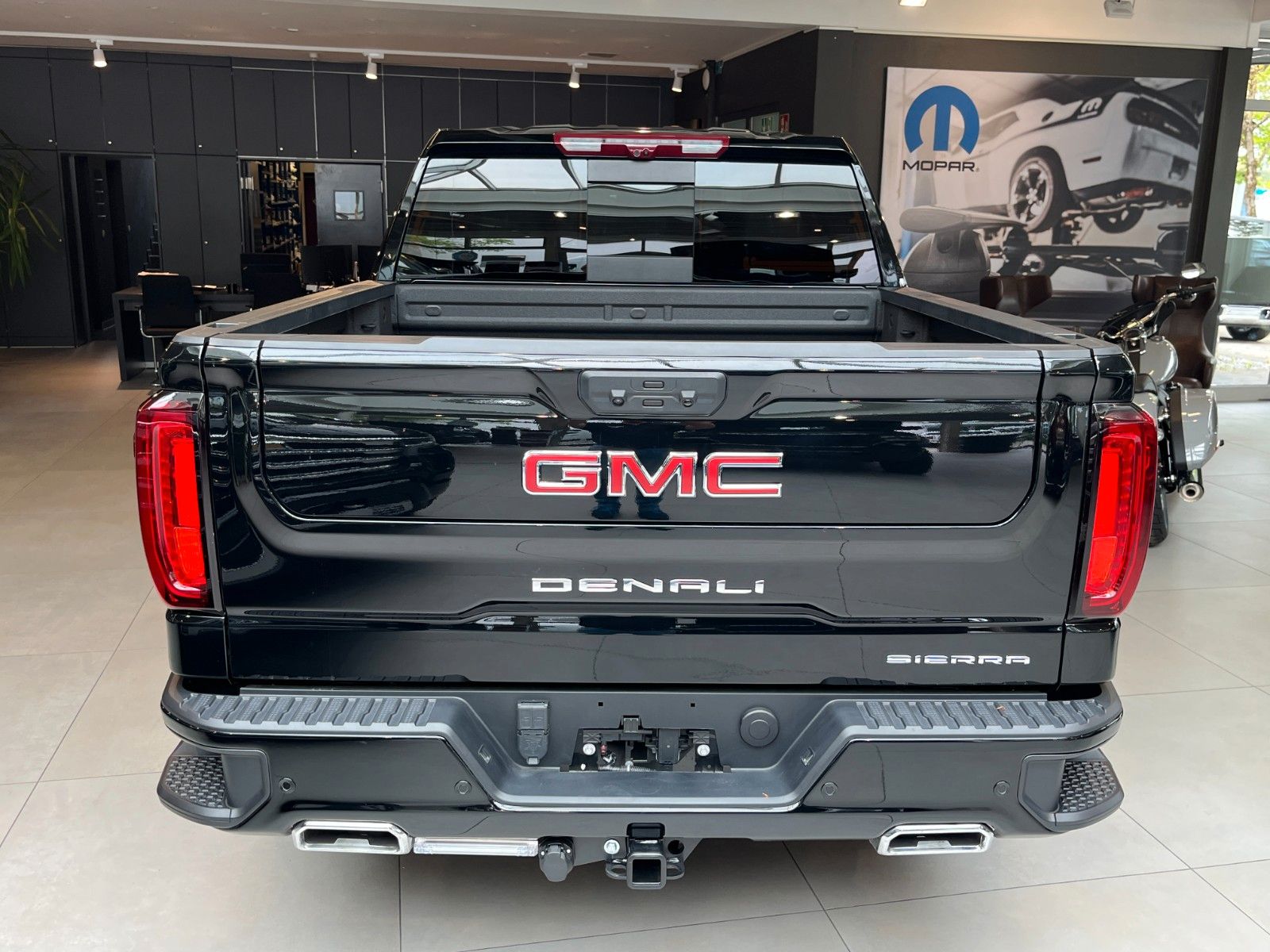 Fahrzeugabbildung GMC Sierra 1500 Denali 6.2 LPG Black Edition