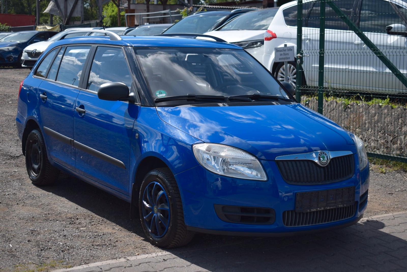 Skoda Fabia 2009 — rear view