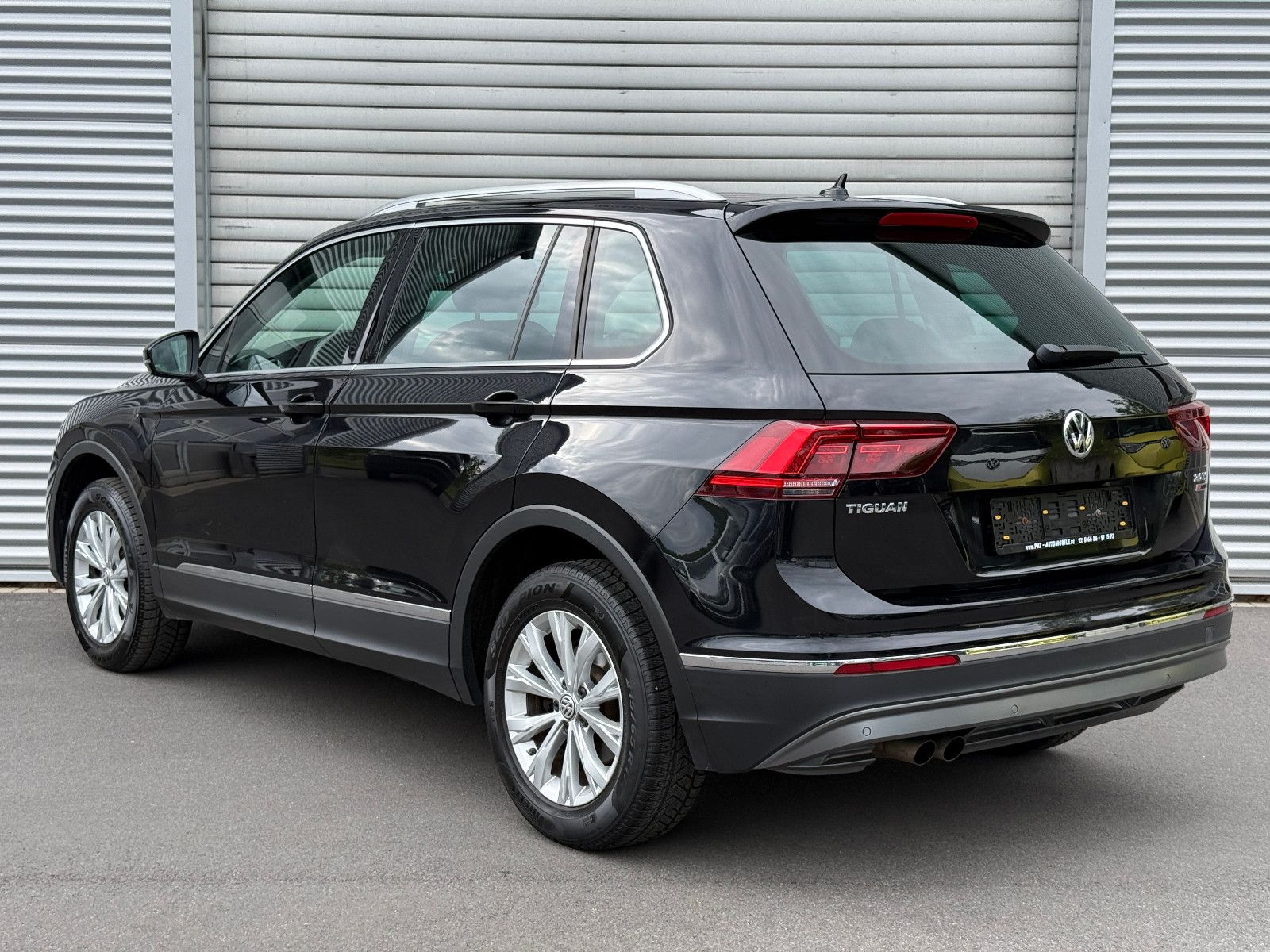 Fahrzeugabbildung Volkswagen Tiguan Highline 4Motion ACC AHK Nav SHZ Pano LED