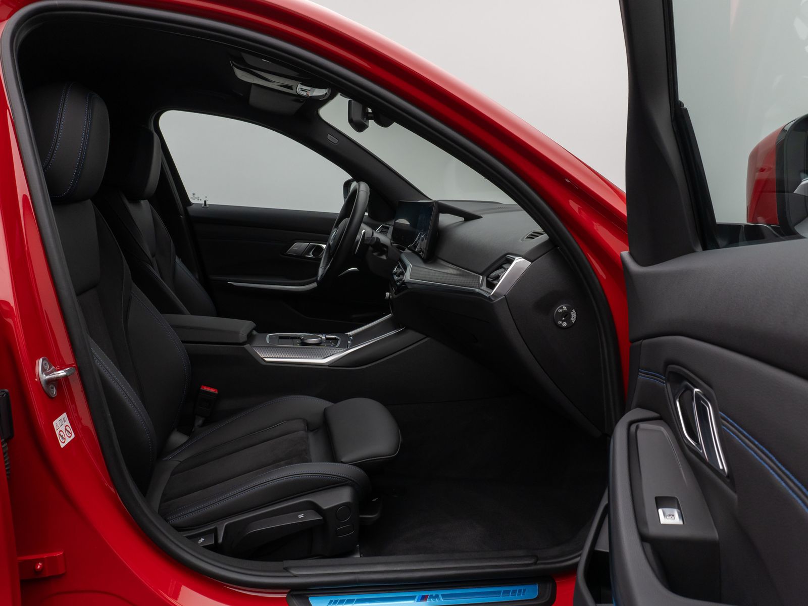 Fahrzeugabbildung BMW 330e M Sport HUD DAB PDC Geschwindigkeitsreg