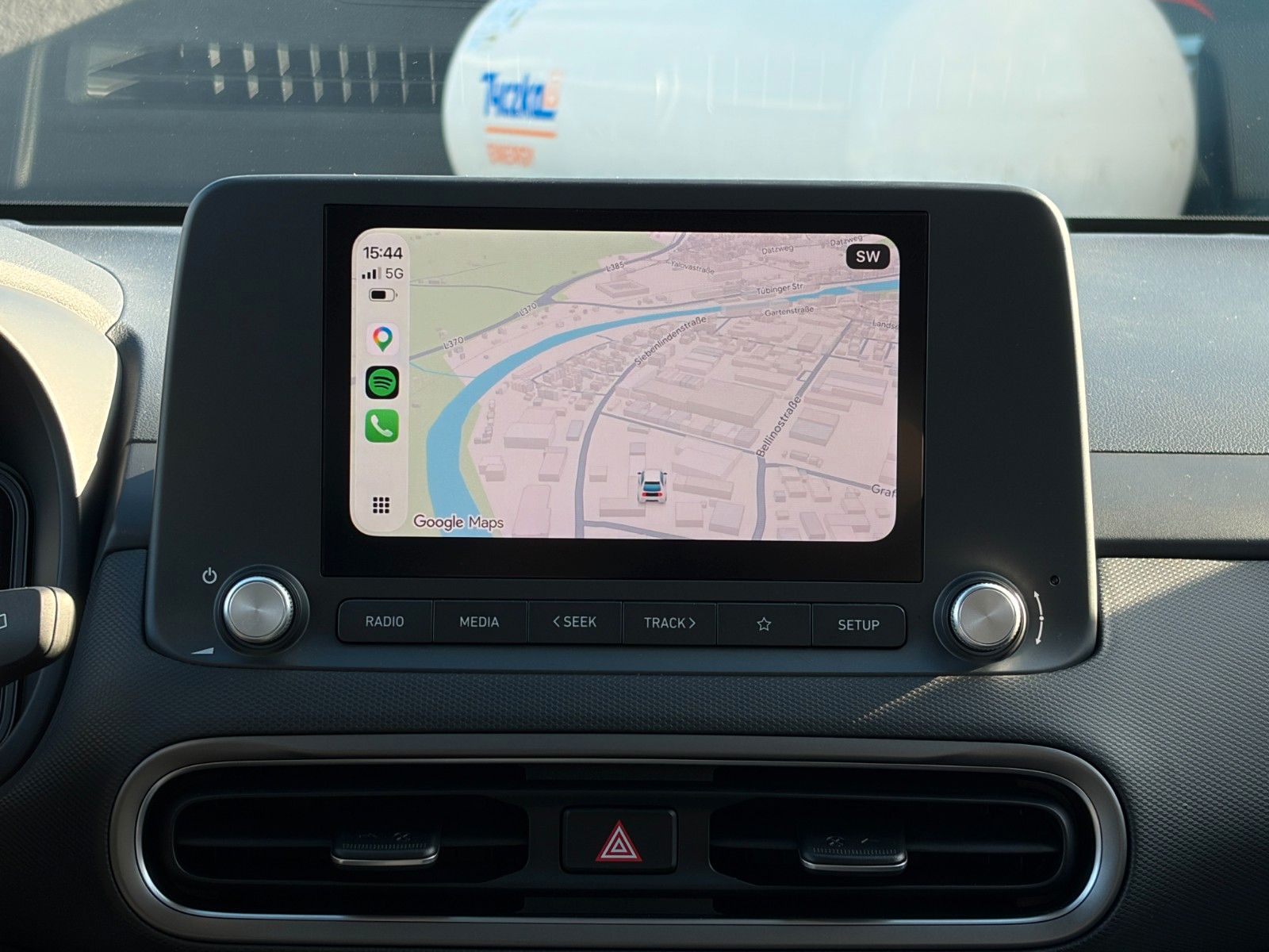 Fahrzeugabbildung Hyundai KONA E SELECT ACC PDC LFA LKA SHZ LHZ CarPlay