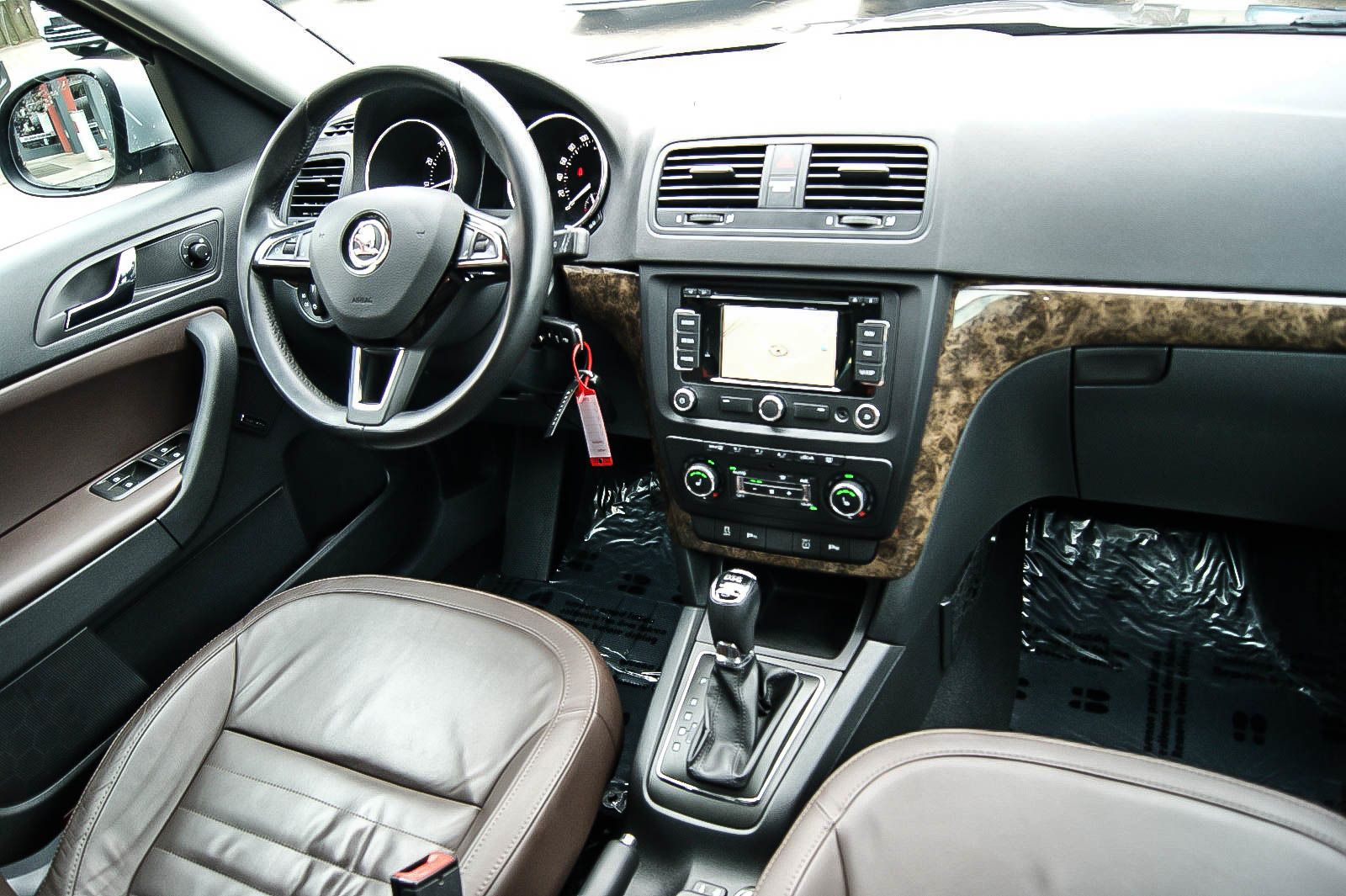 Fahrzeugabbildung SKODA Yeti 1.4TSI DSG L&K Outdoor XENON NAVI 1.HAND