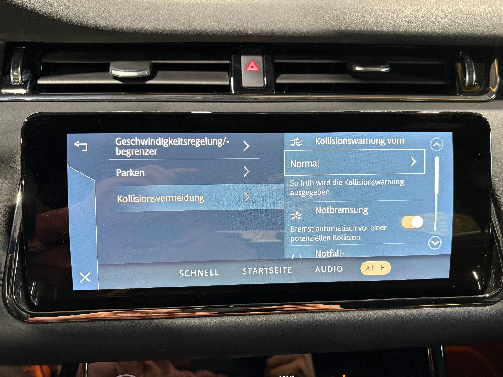 Fahrzeugabbildung Land Rover Range Rover Evoque R-Dynamic SE/MEMORY/ACC/APPLE