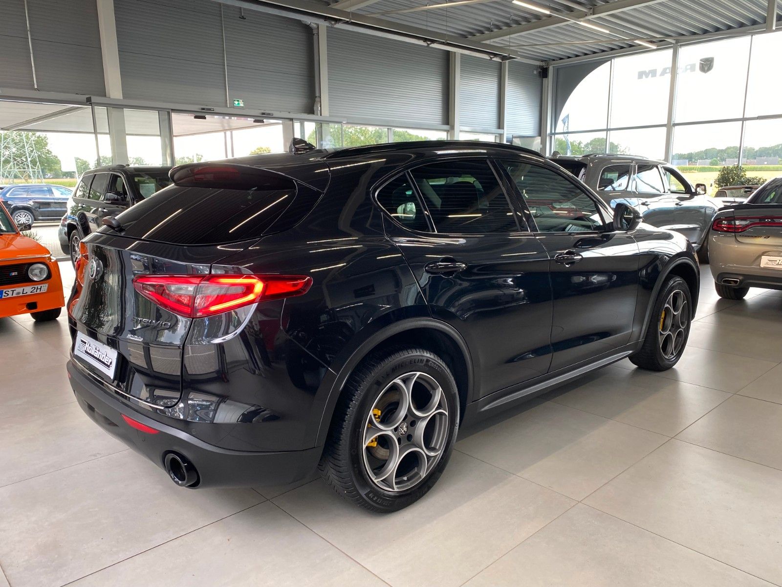 Fahrzeugabbildung Alfa Romeo Stelvio 2.0 T B-Tech Q4 "AHK ACC DAB"