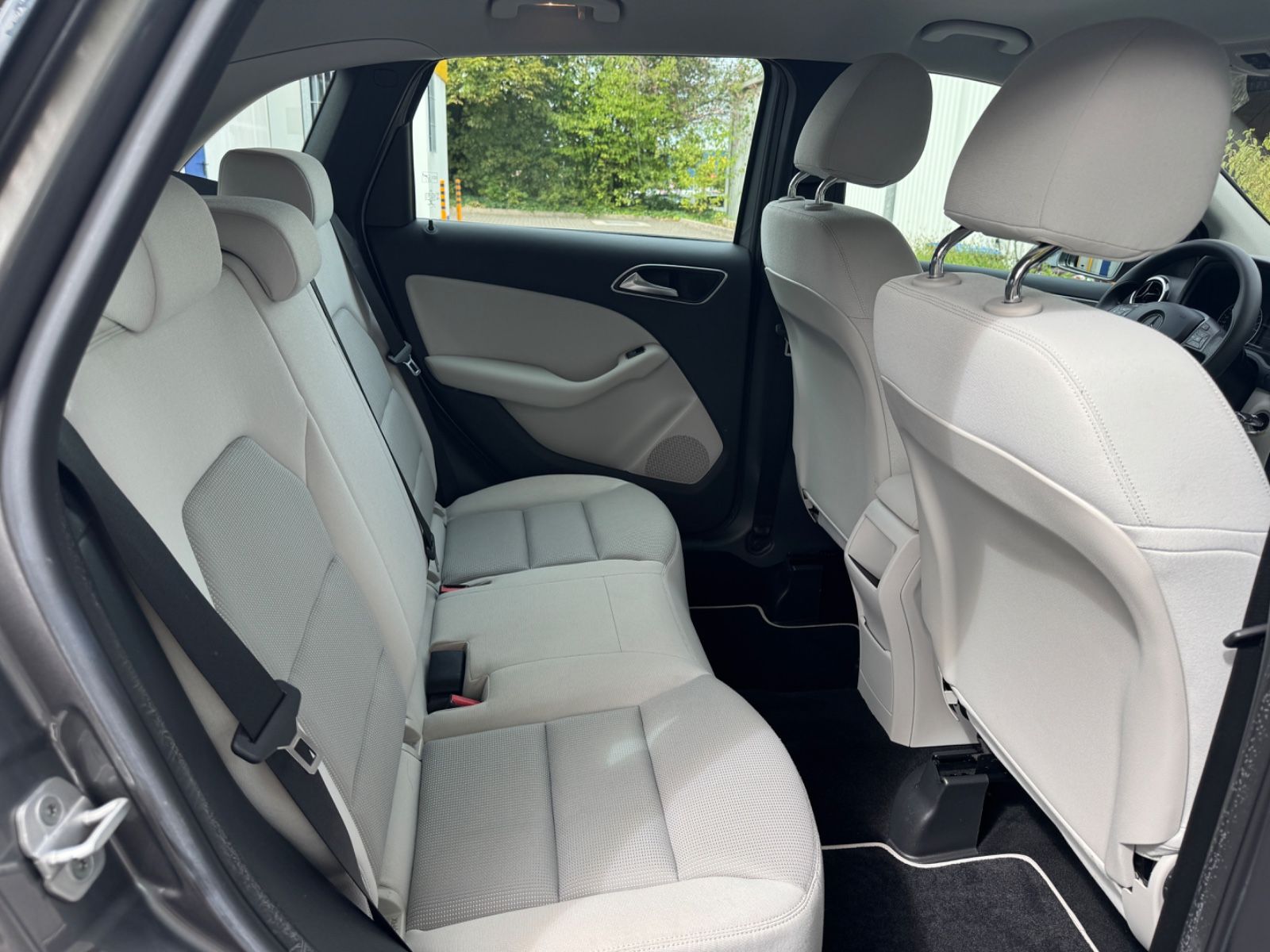 Fahrzeugabbildung Mercedes-Benz B 200 Navi+PDC+LED