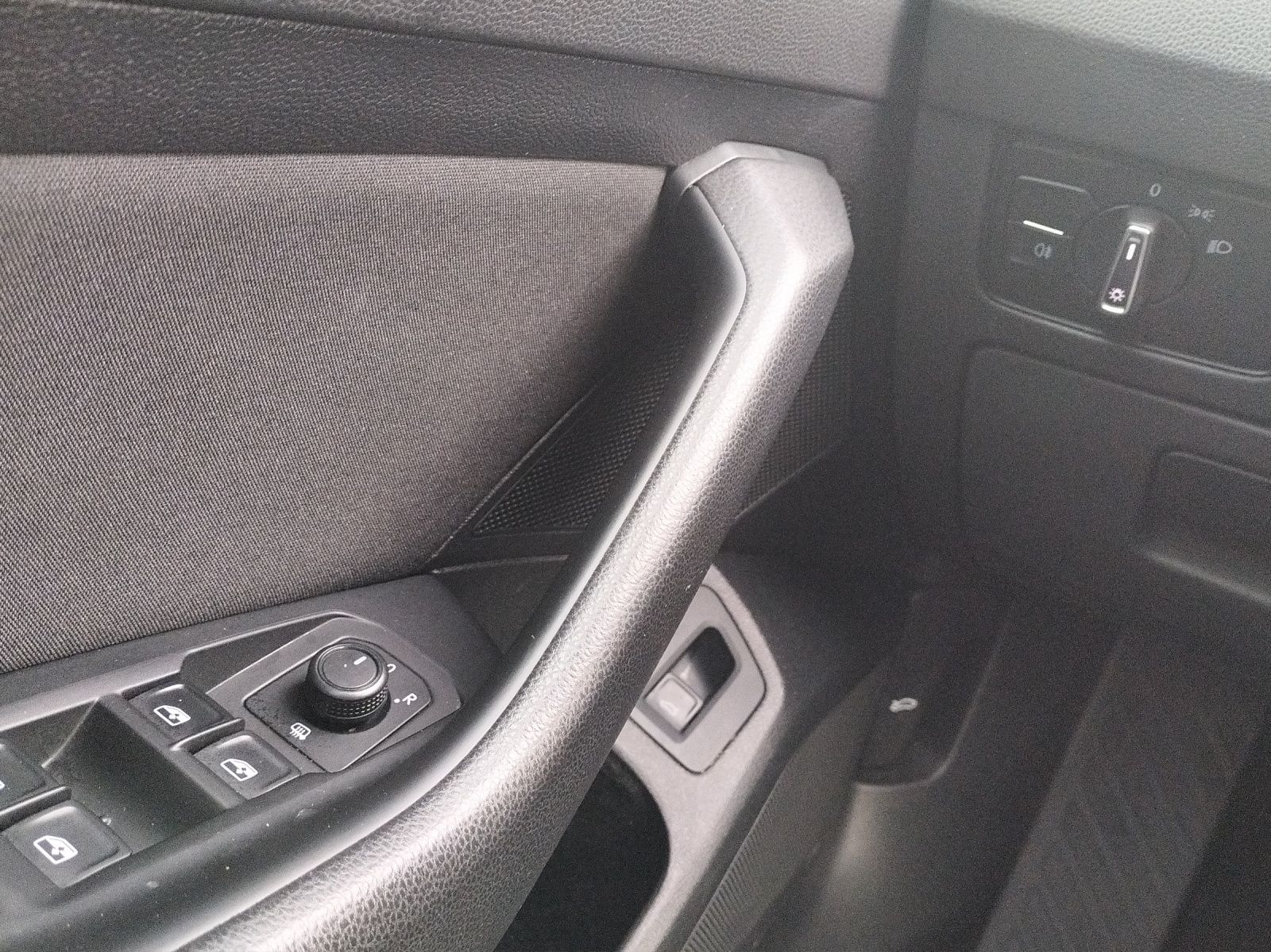 Fahrzeugabbildung Volkswagen Passat Variant TDI DSG LED ACC SH WeConnect Navi