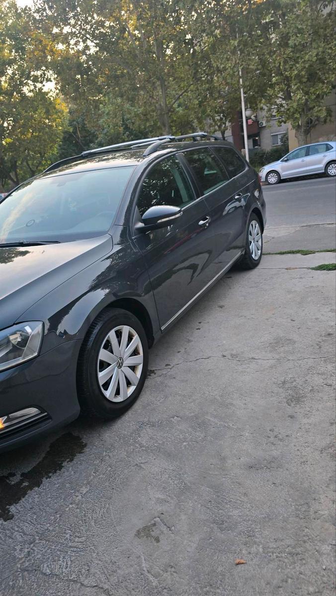 Volkswagen  2011 — салон