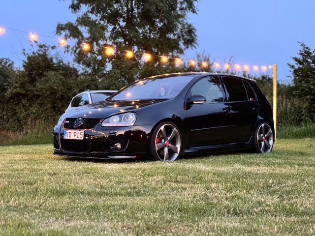 Volkswagen Golf GTI Pirelli 