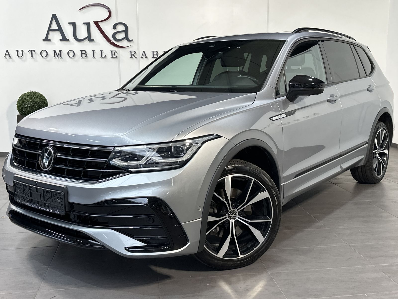 Fahrzeugabbildung Volkswagen Tiguan Allspace R-Line 4M NAV+LED+PANO+AHK+360°