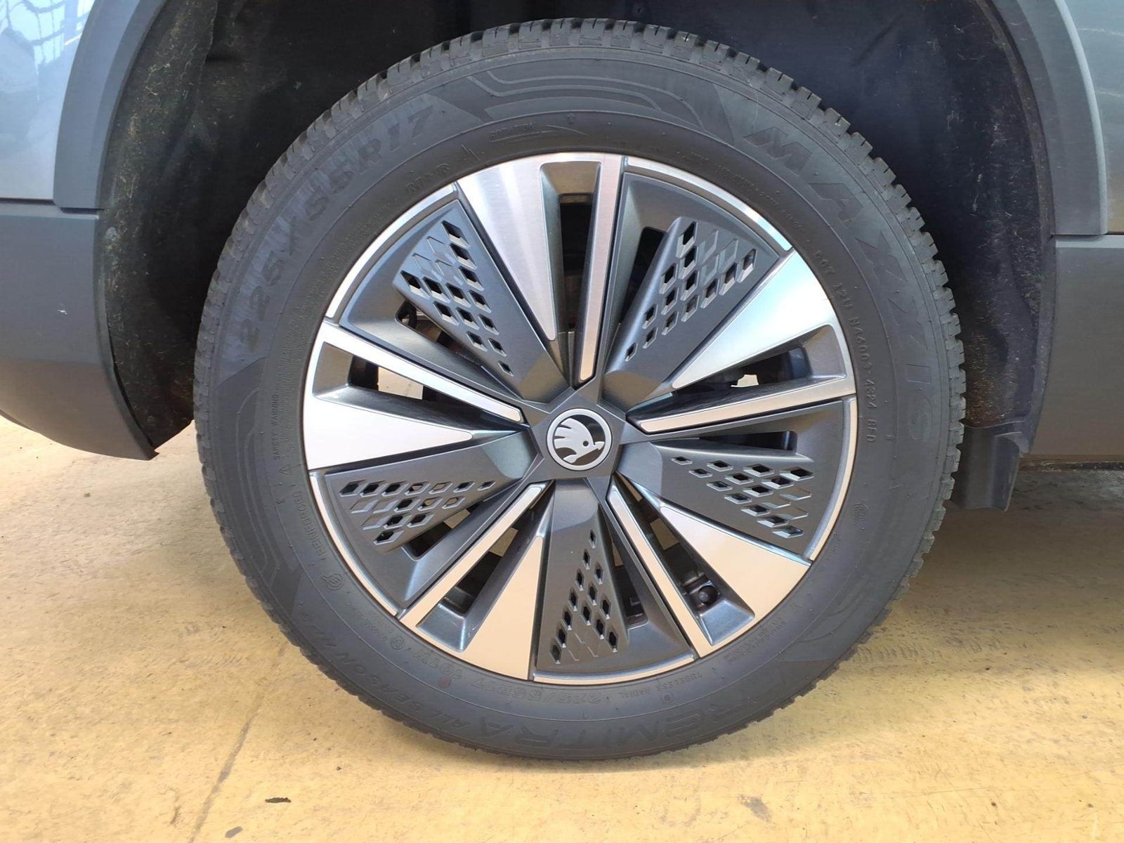 Karoq 2.0 TDI Tour 4x4, AHK, RearView, ACC,Navi,