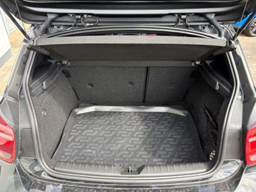 Fahrzeugabbildung BMW 116i Lim Aut. Navi Sport Line GSD PDC MFL Xenon