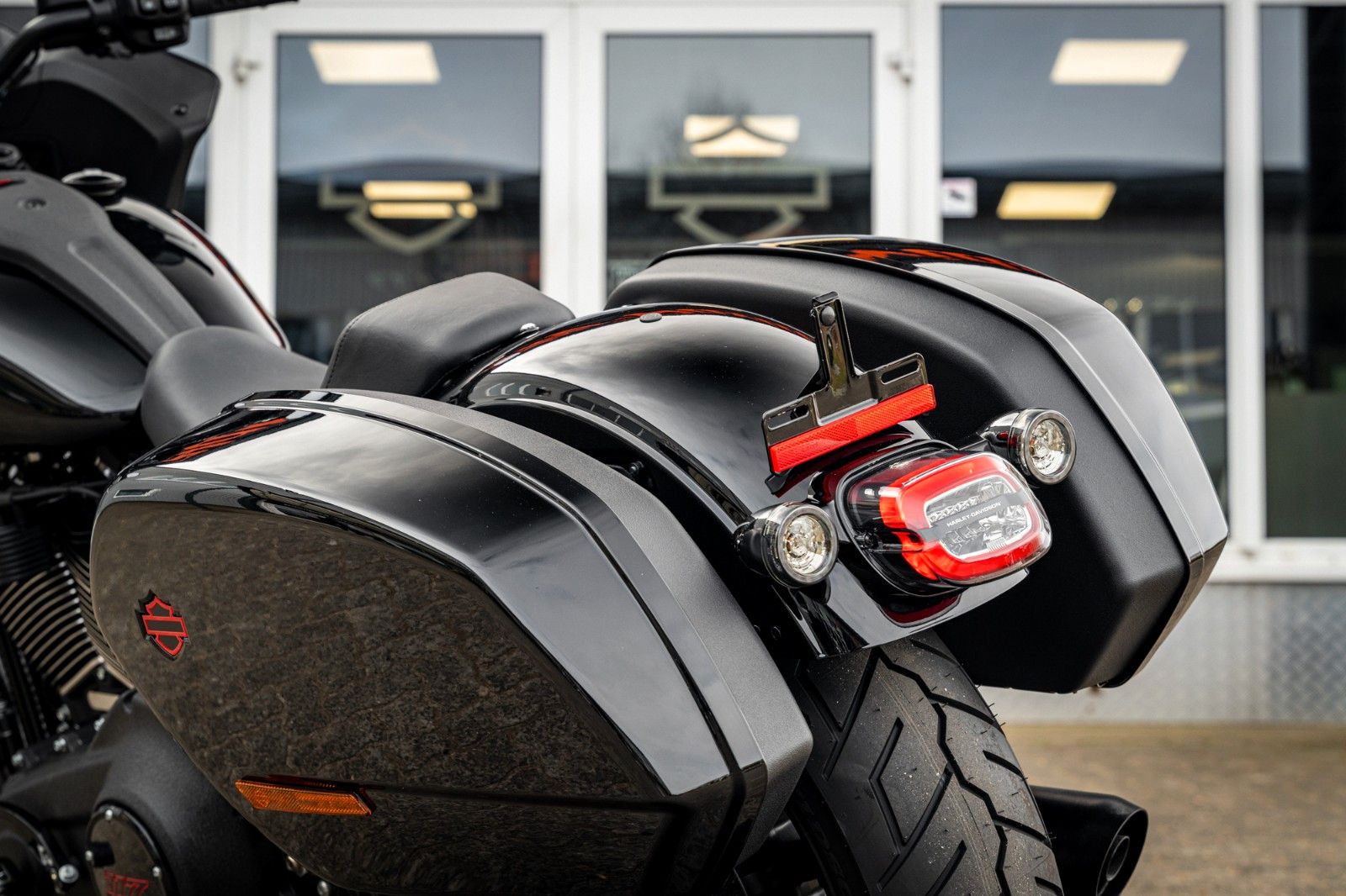 Fahrzeugabbildung Harley-Davidson FXLRST LOW RIDER ST 117 MY25 - RockfordFosgate