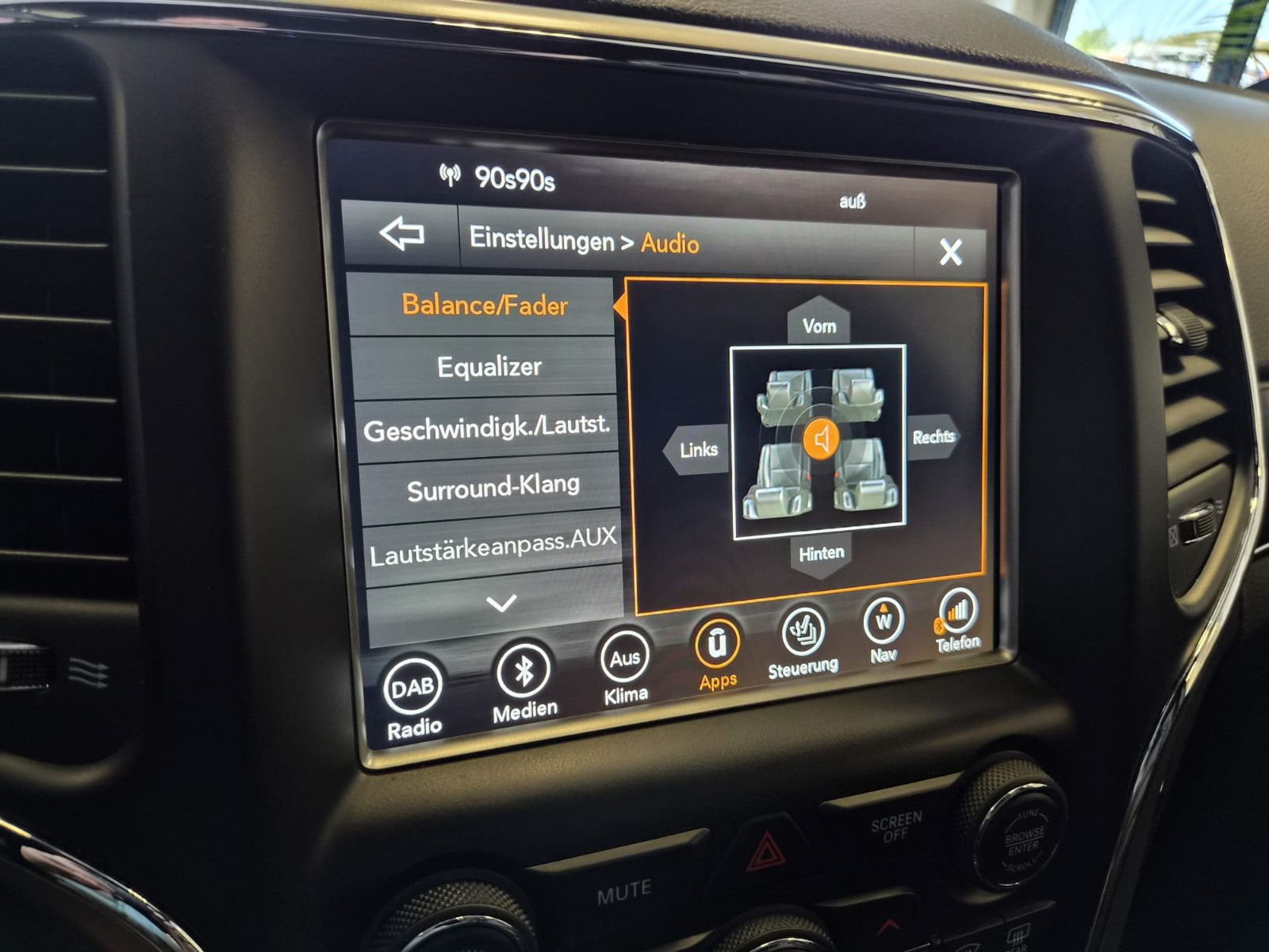 Fahrzeugabbildung Jeep Grand Cherokee 3.0 CRD Limited / 3,5t AHK /