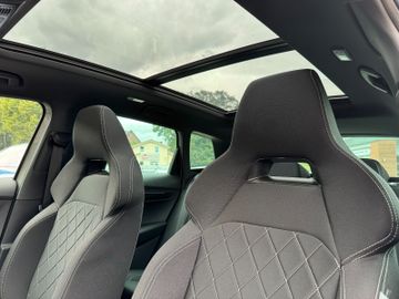 Fahrzeugbestand 14 Skoda Karoq Sportline 1.5 Matrix+AHK+Panodach+Kamera