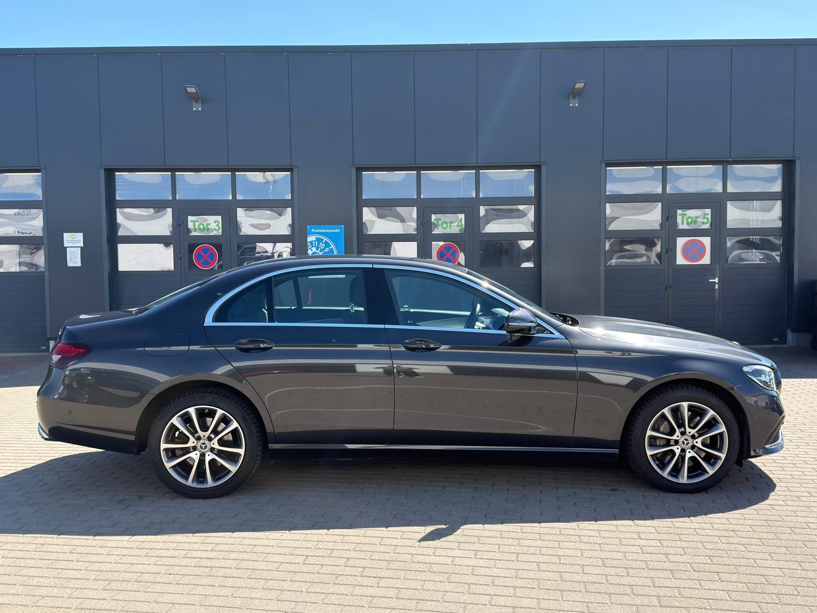 Fahrzeugabbildung Mercedes-Benz E 300 E Lim*Avantgarde*E 300 de 4Matic*360*Burm.