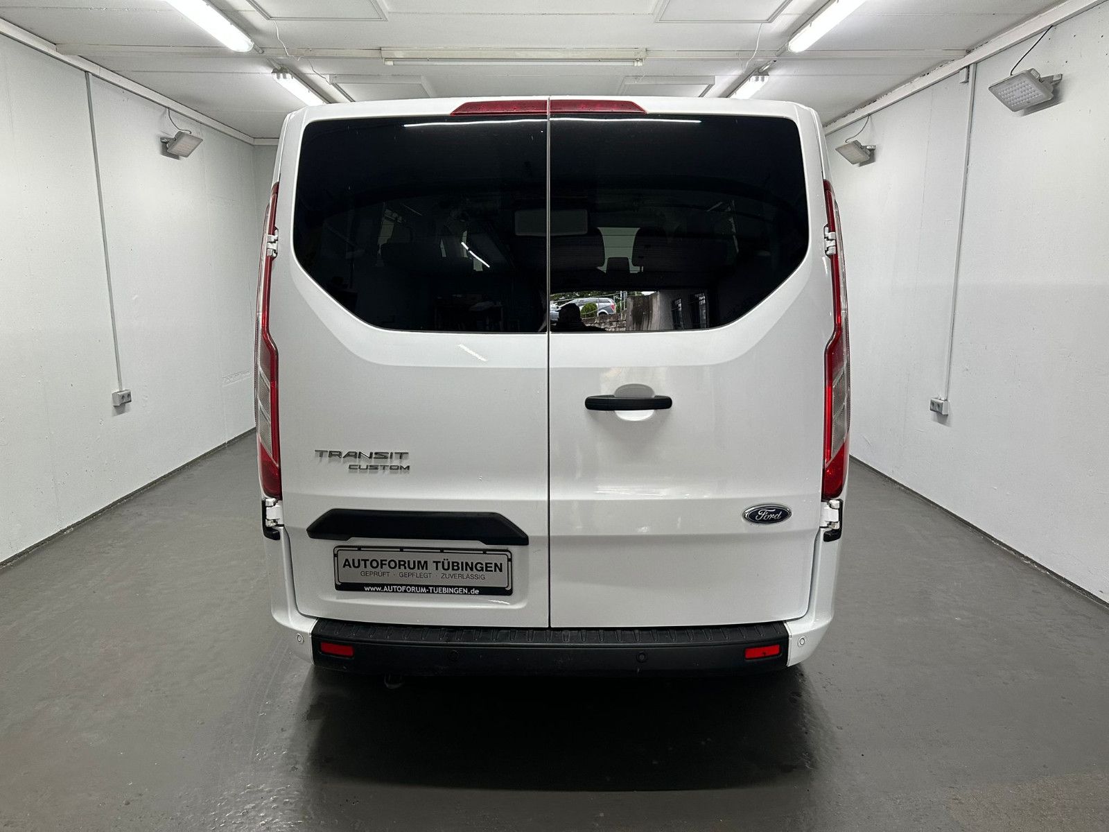 Fahrzeugabbildung Ford Transit Custom 320 L1H1 9-SITZE*2xKLIMA*TEMPO*ZH