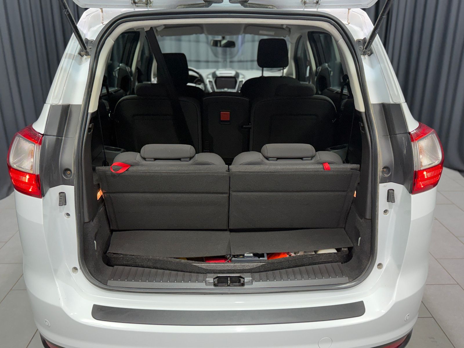 Fahrzeugabbildung Ford Grand C-Max |7-SITZER|PDC|TEMPOMAT
