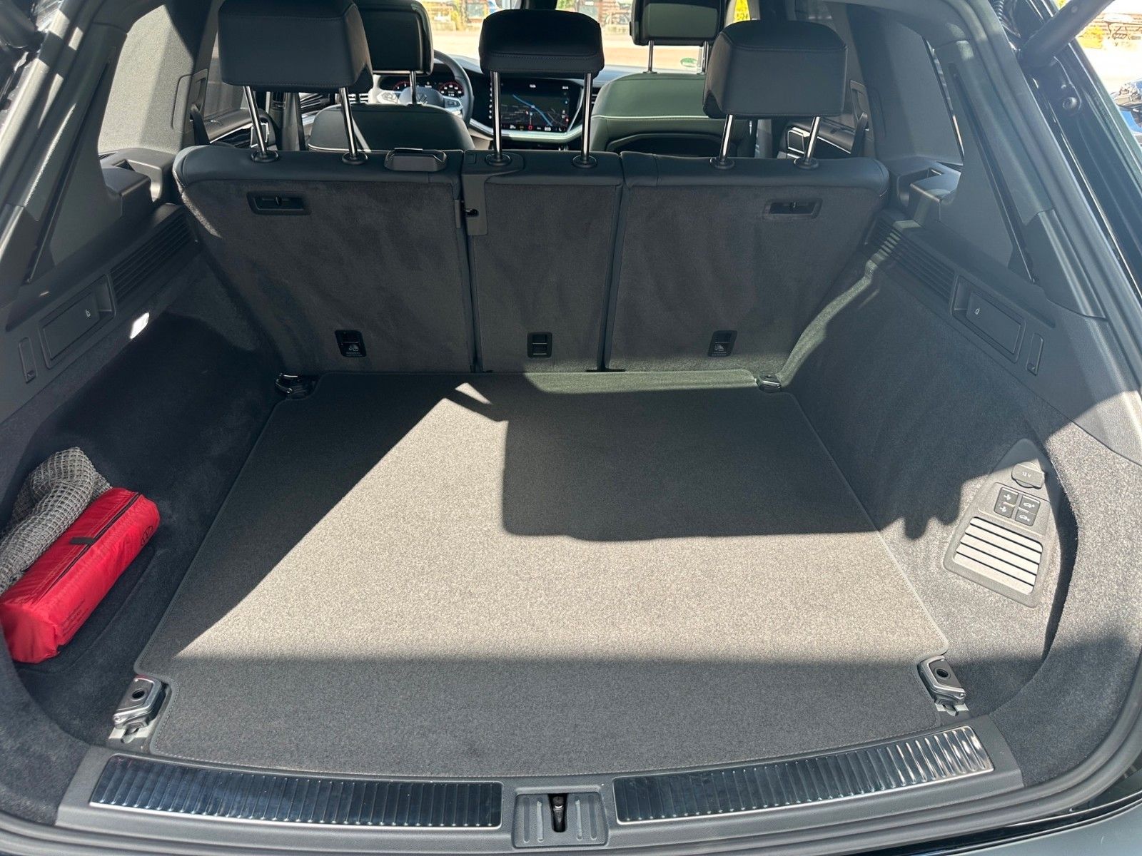 Fahrzeugabbildung Volkswagen Touareg 3.0 TDI  4Motion R-Line Pano ACC Nachtsi