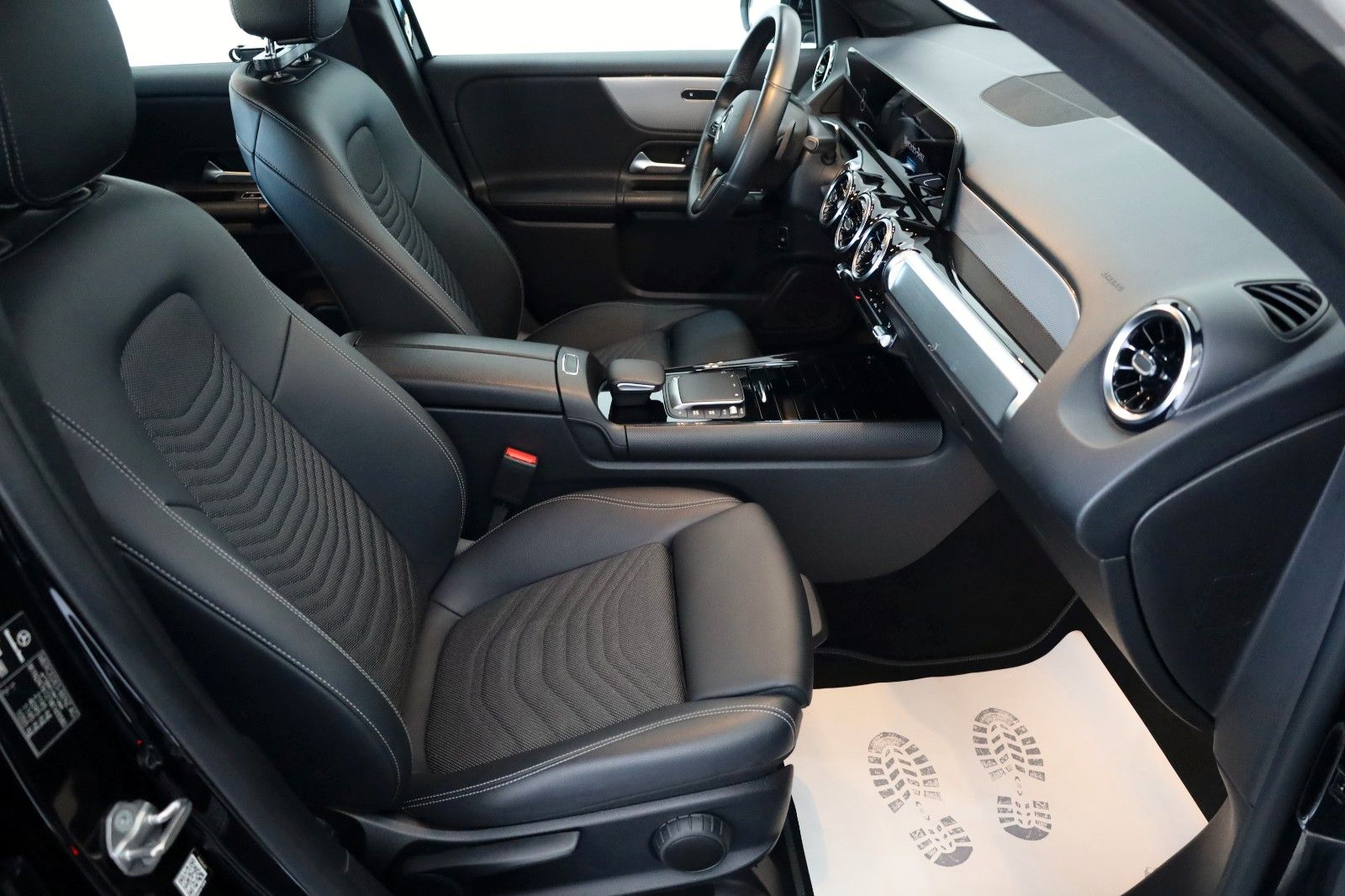 Fahrzeugabbildung Mercedes-Benz GLB 200d Style T.Leder,Navi,LED,SH,Park Paket