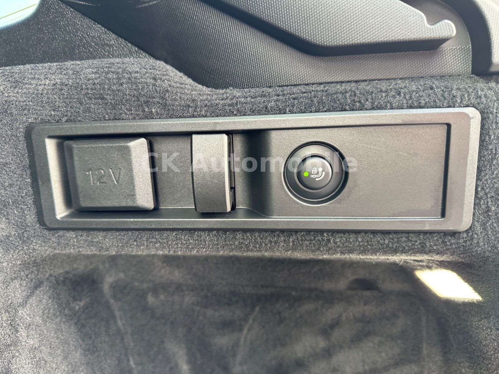 Fahrzeugabbildung BMW 330e Touring M-Sport/Navi/Head-Up/LED/Kam/AHK