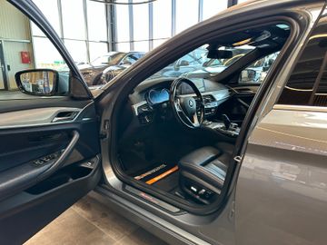 BMW 530 d xDrive Sport Line *LED*Pano*