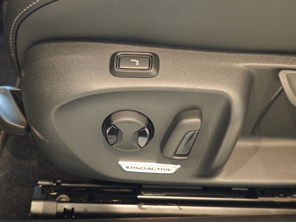 VW Passat R-Line Black Style DSG #AHK #DCC #Head-UP VW Passat R-Line Black Style DSG #AHK #DCC #Head-UP