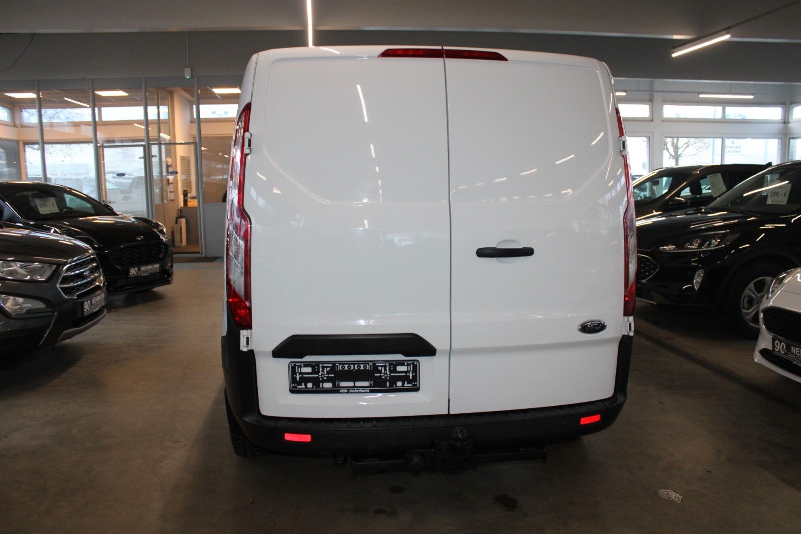 Fahrzeugabbildung Ford Transit Custom L1 Kasten AHK Dachträger 1.Hand