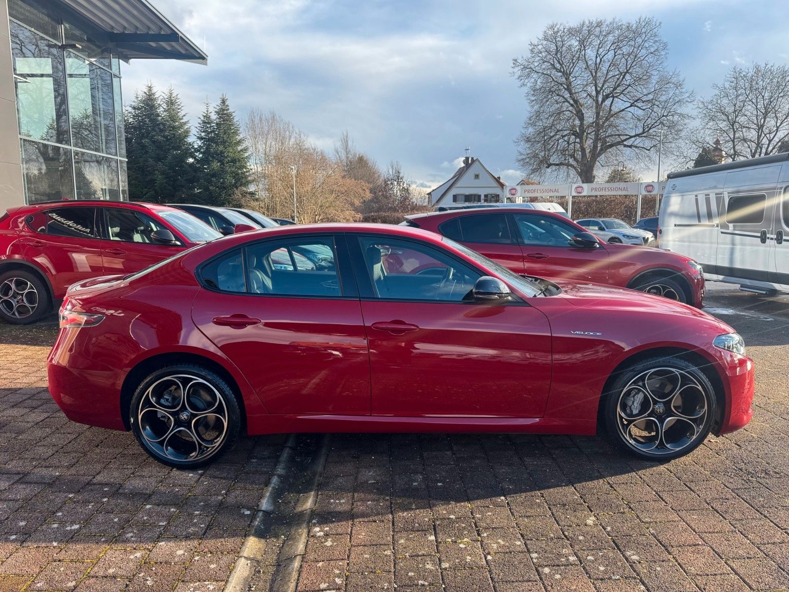 Fahrzeugabbildung Alfa Romeo Giulia Veloce 2.0 280PS Q4 Navi Kamera Memory