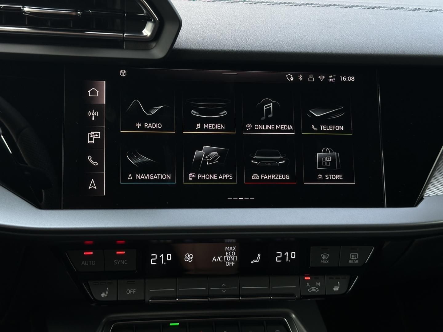 Fahrzeugabbildung Audi A3 Sportback TFSI e S line A3 Sportback 45 TFSI