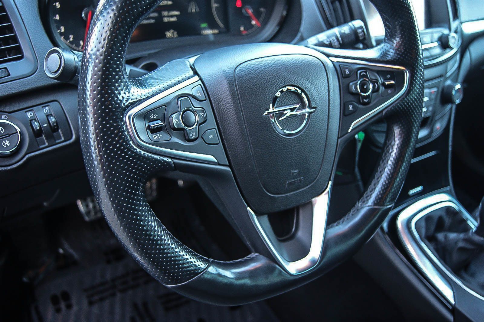 Fahrzeugabbildung Opel Insignia ST 16 SIDI Turbo SPORT OPC NAVIGATION