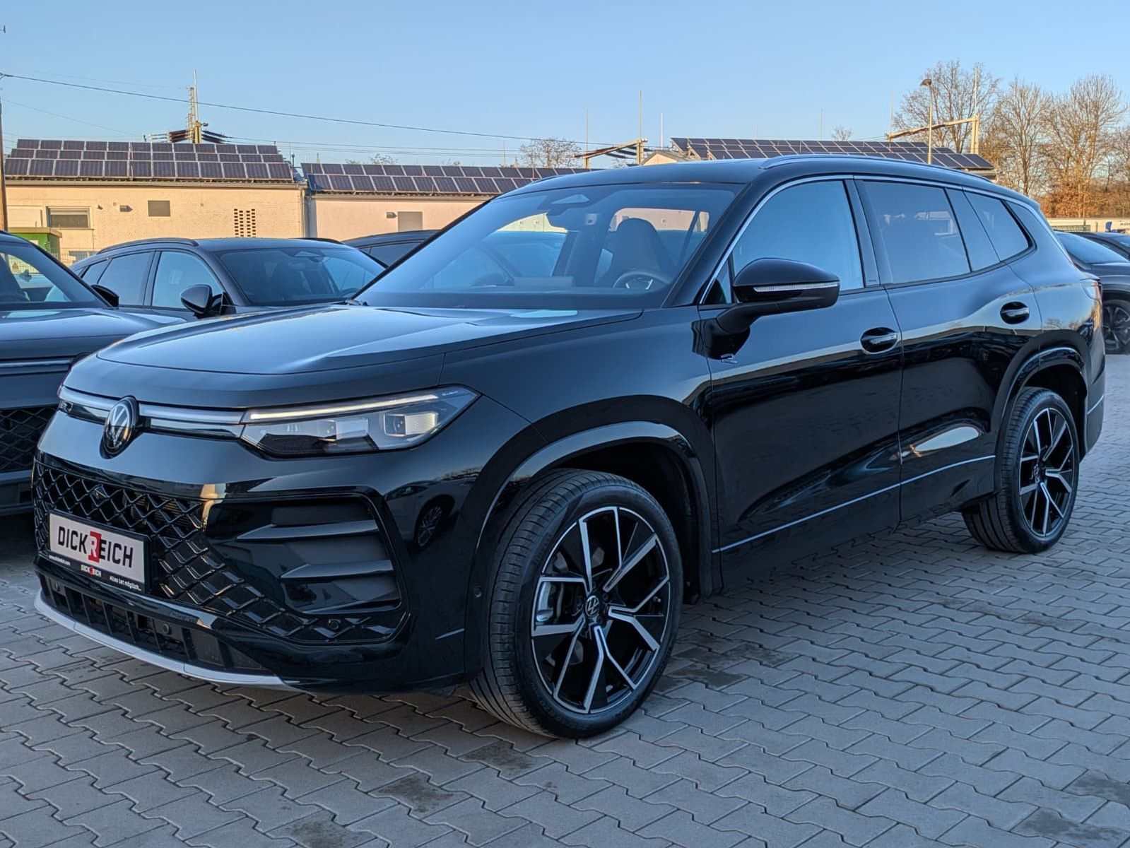 Fahrzeugabbildung Volkswagen Tayron 2.0 TDI 4M R-Line 7Si*MATRIX*AHK*PANO*HUD