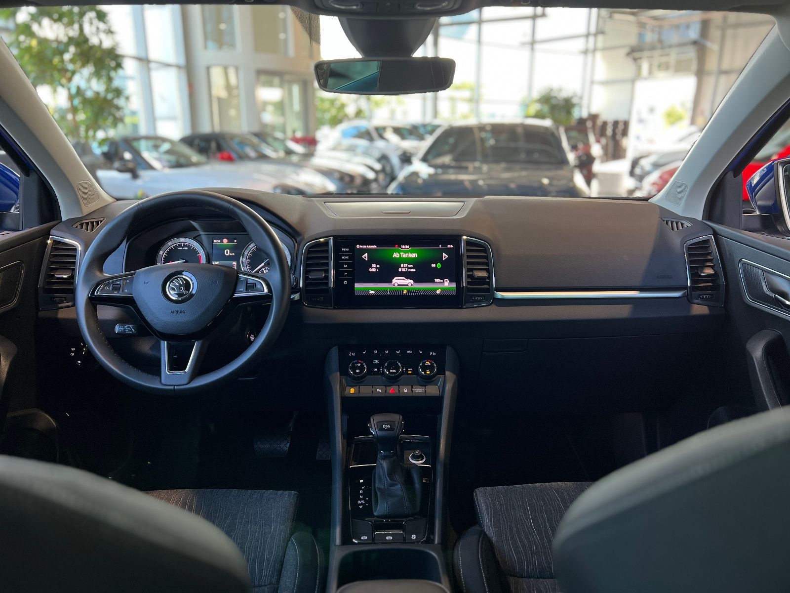 Fahrzeugabbildung SKODA Karoq Style ACC NAV CARPLAY AMBIENTE PDC 19"