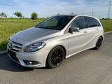 Mercedes-Benz B 180 - - Mercedes-Benz B 180 in Stuttgart