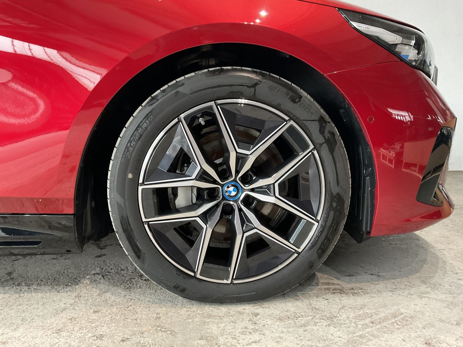 Fahrzeugeinzelansicht 17 Fahrzeugabbildung BMW i5 xDrive40 |Sitzbelüftung |Bowers & Wilkins |M