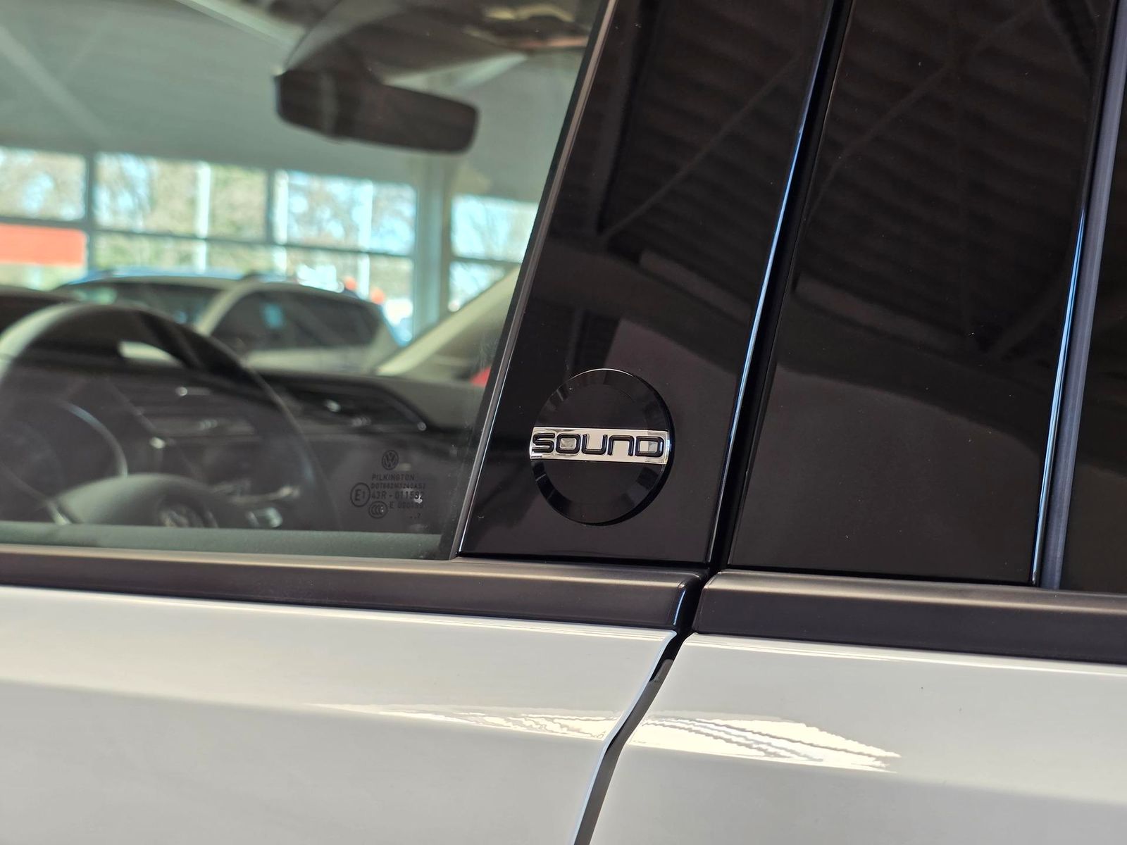 Fahrzeugabbildung Volkswagen Touran 1.4 TSI Sound/1.Hd/Navi/LED/Pano/ACC