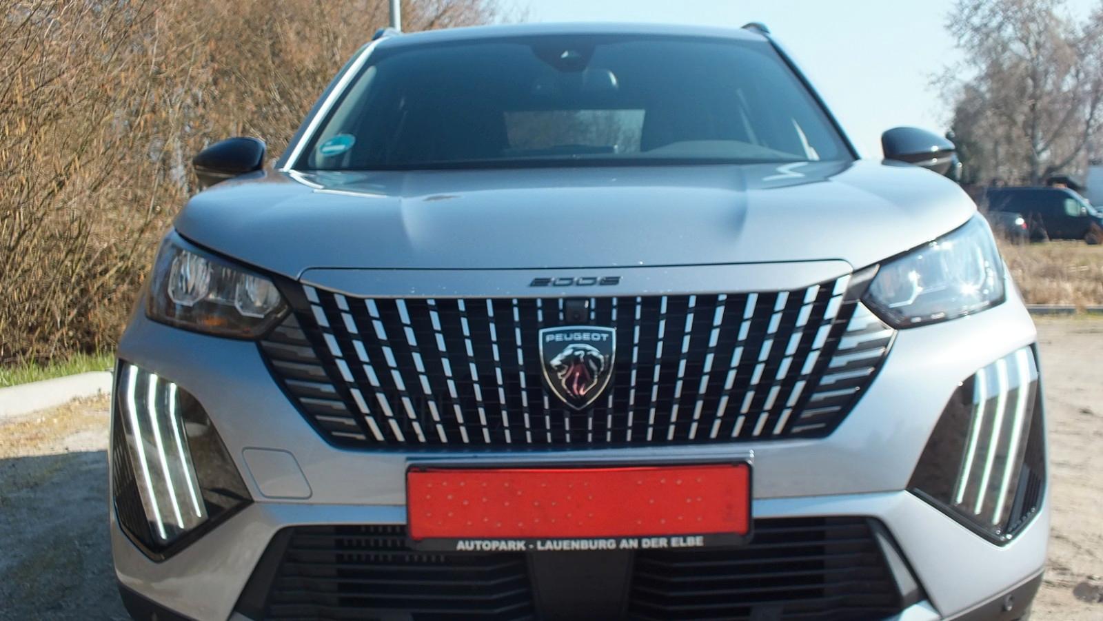 Peugeot 2008 Allure Pure Tech 130 EAT8 Automatik +Navi