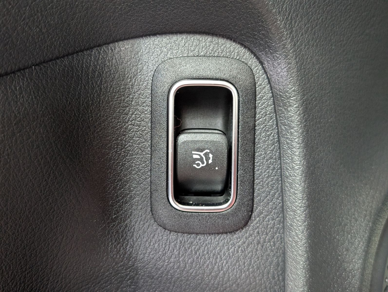 Fahrzeugabbildung Mercedes-Benz CLA 220 d SB MULTIBEAM LEDER DISTR HIGHEND 18