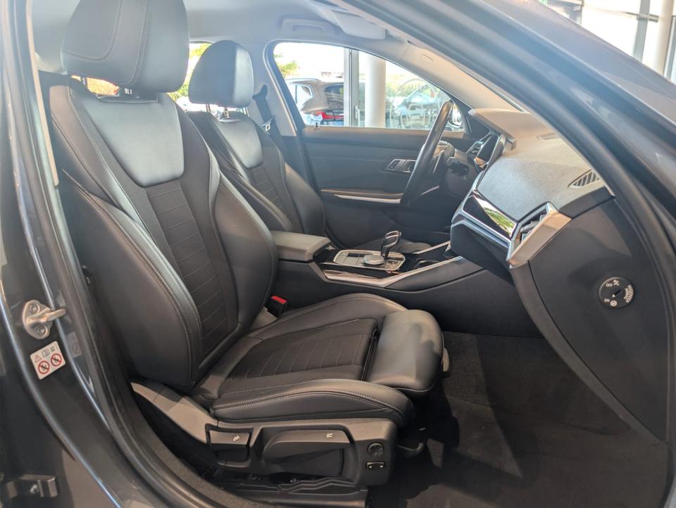 BMW 320i Limousine