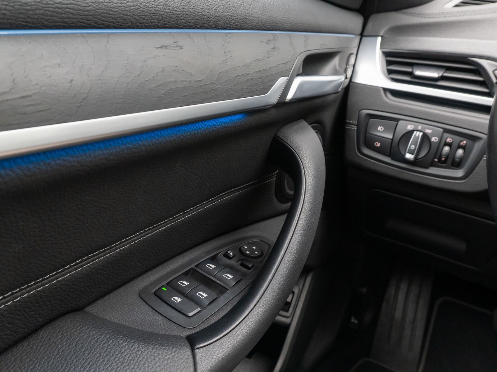 Fahrzeugabbildung BMW X1 xD25e xLine HUD Navi+ HiFi DAB Kamera 19Zoll