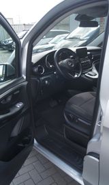 Mercedes V 220 - 12