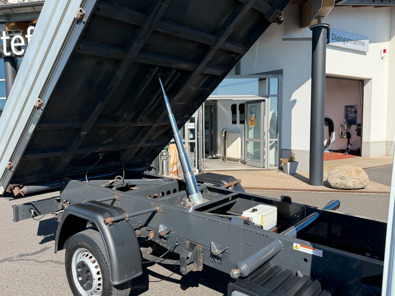 Fahrzeugabbildung Iveco Daily 35 S 14 Henschel 3-S-Kipper Klima 3450mm