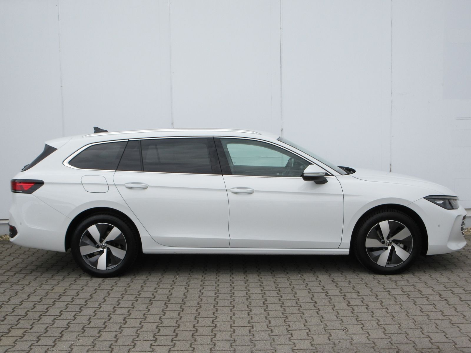 Passat Variant 1.5 eTSI DSG IQ.DRIVE/AHK/LED/NAV