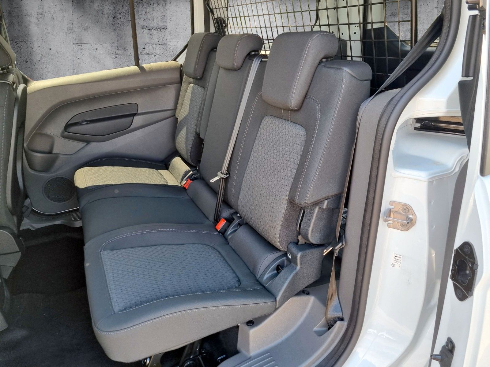 Fahrzeugabbildung Ford Transit Connect Kombi lang Trend