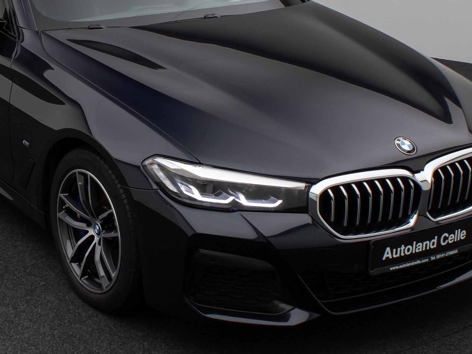 Fahrzeugabbildung BMW 530d xD M Sport Kamera HUD DAB H/K Komfort Alarm