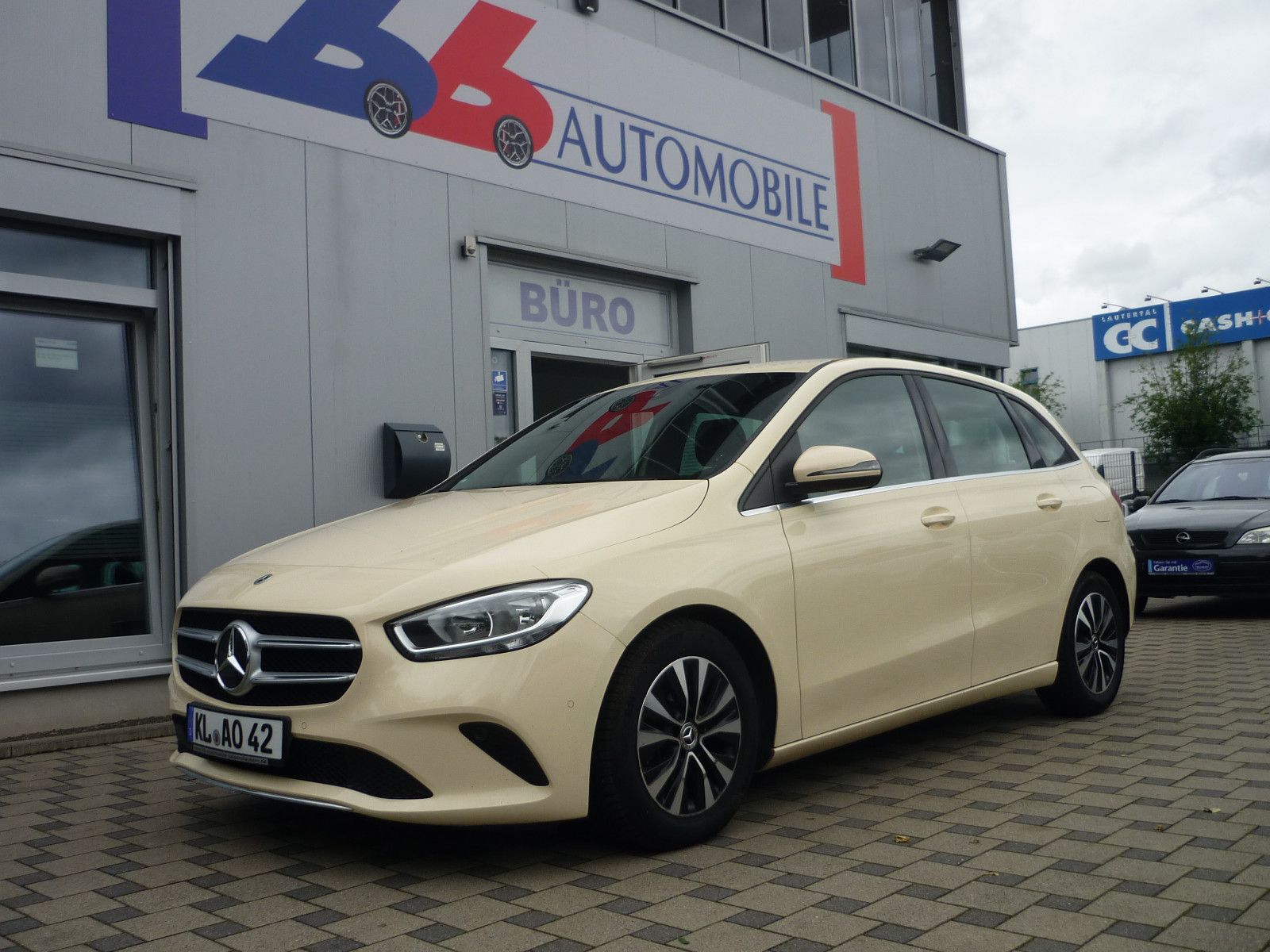 MERCEDES-BENZ B 180 CDI Style Keyless Navi Allwetterreifen...