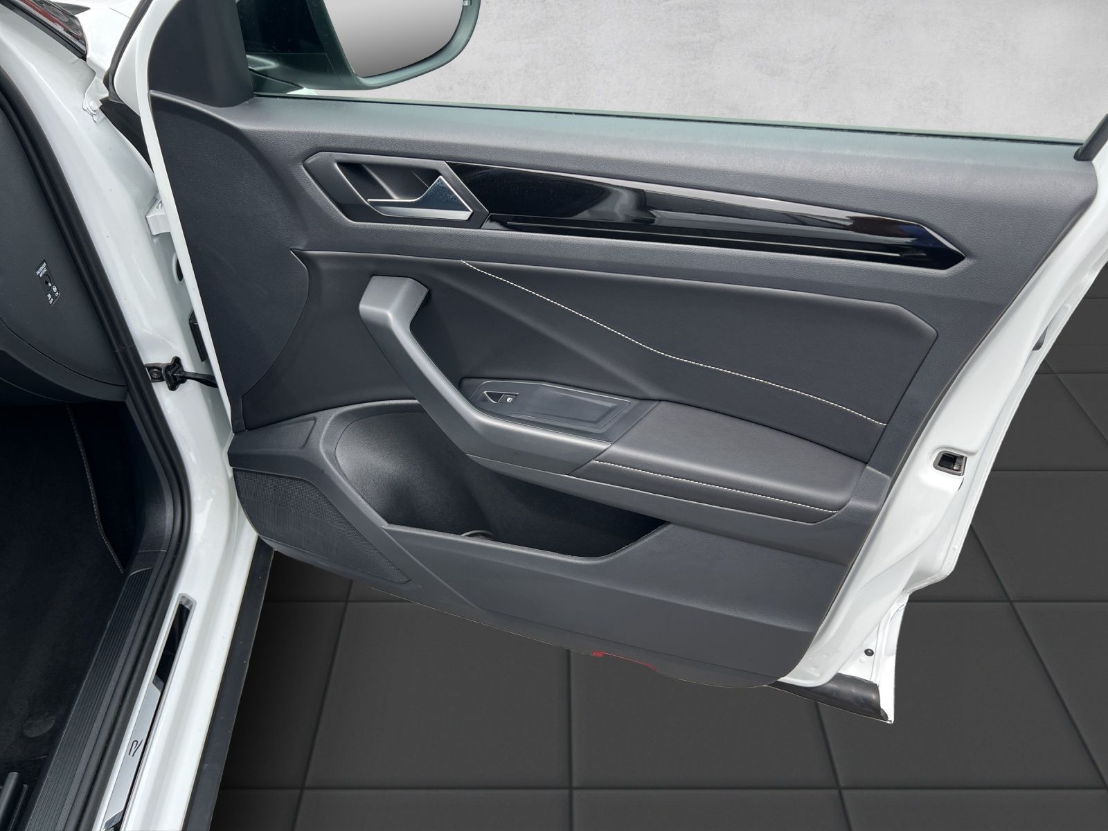 T-Roc R-Line 1.5 TSI DSG AHK*Kamera*ACC*CarPlay