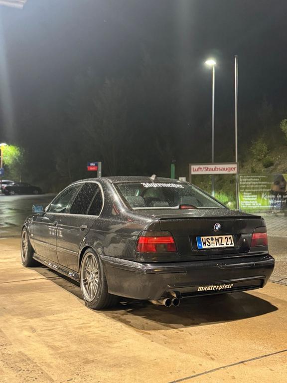 BMW 523