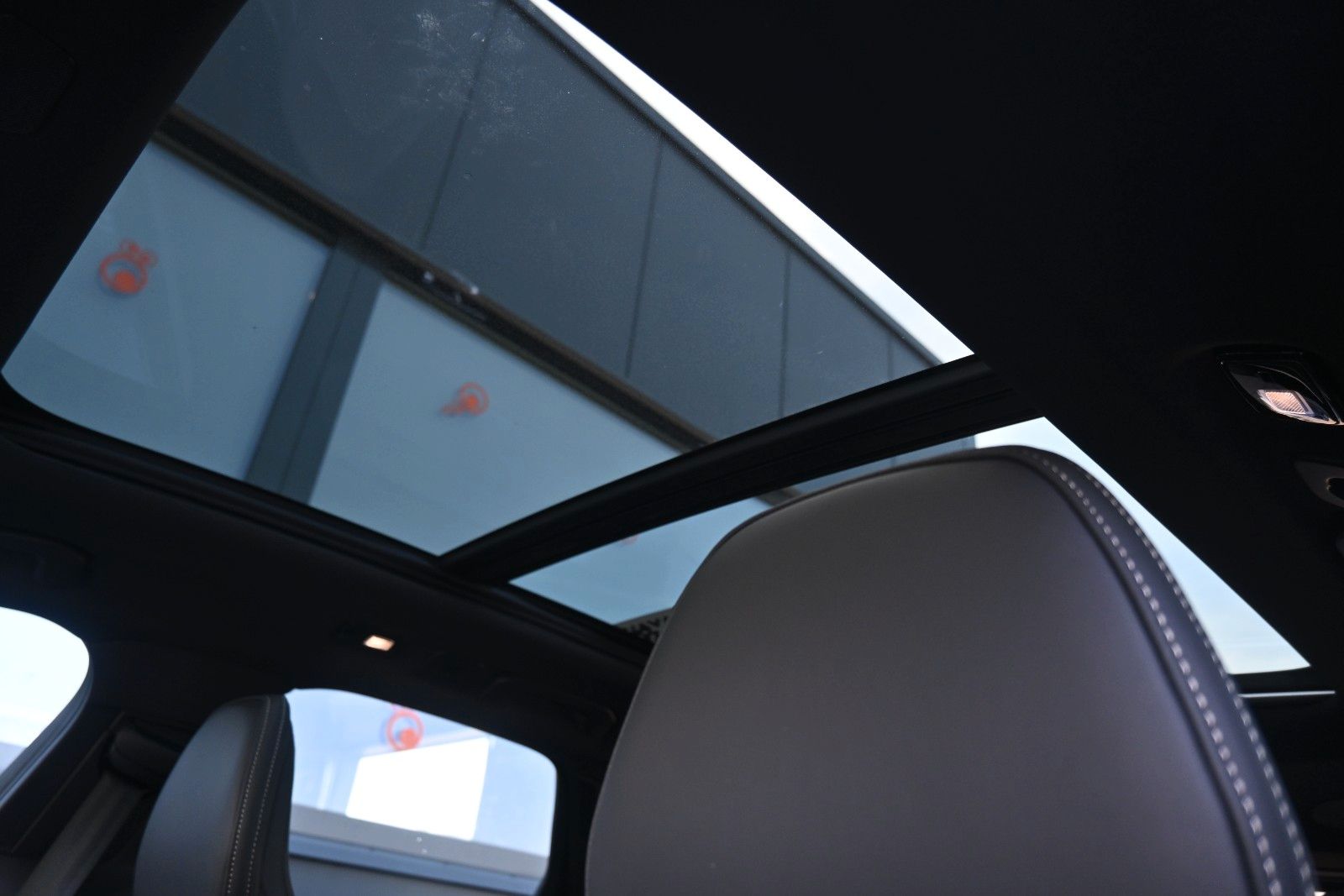 Fahrzeugabbildung Volvo XC60 B5 AWD Plus Dark*PANO*H&K*LUFT*LED*360°